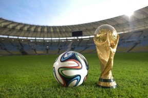 九游娱乐官网 (jiuyou)-伯恩茅斯逆转埃弗顿，保级大战再添悬念，伯恩茅斯主帅